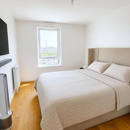 Bright Spacious Flat Near Paris شقة كليشي