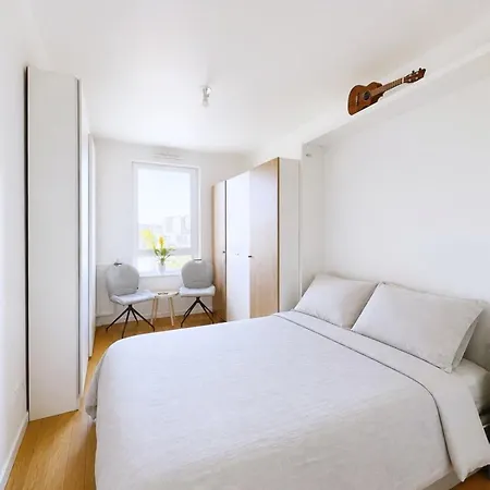 Bright Spacious Flat Near Paris شقة كليشي