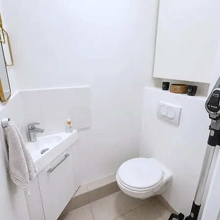 Bright Spacious Flat Near Paris